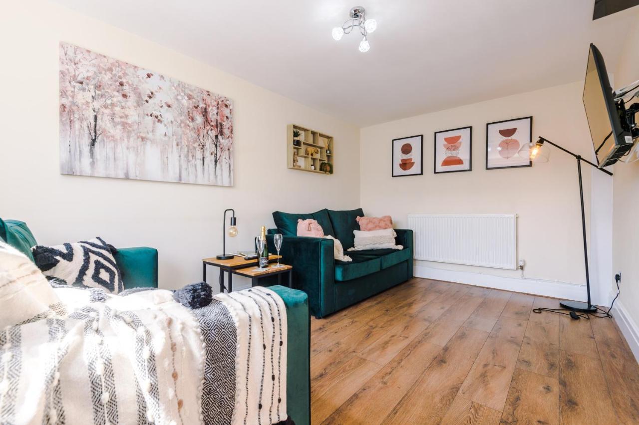 Charming 3-Bed Cottage In Chester, Ideal For Families & Workers, Free Parking - Sleeps 7 ภายนอก รูปภาพ