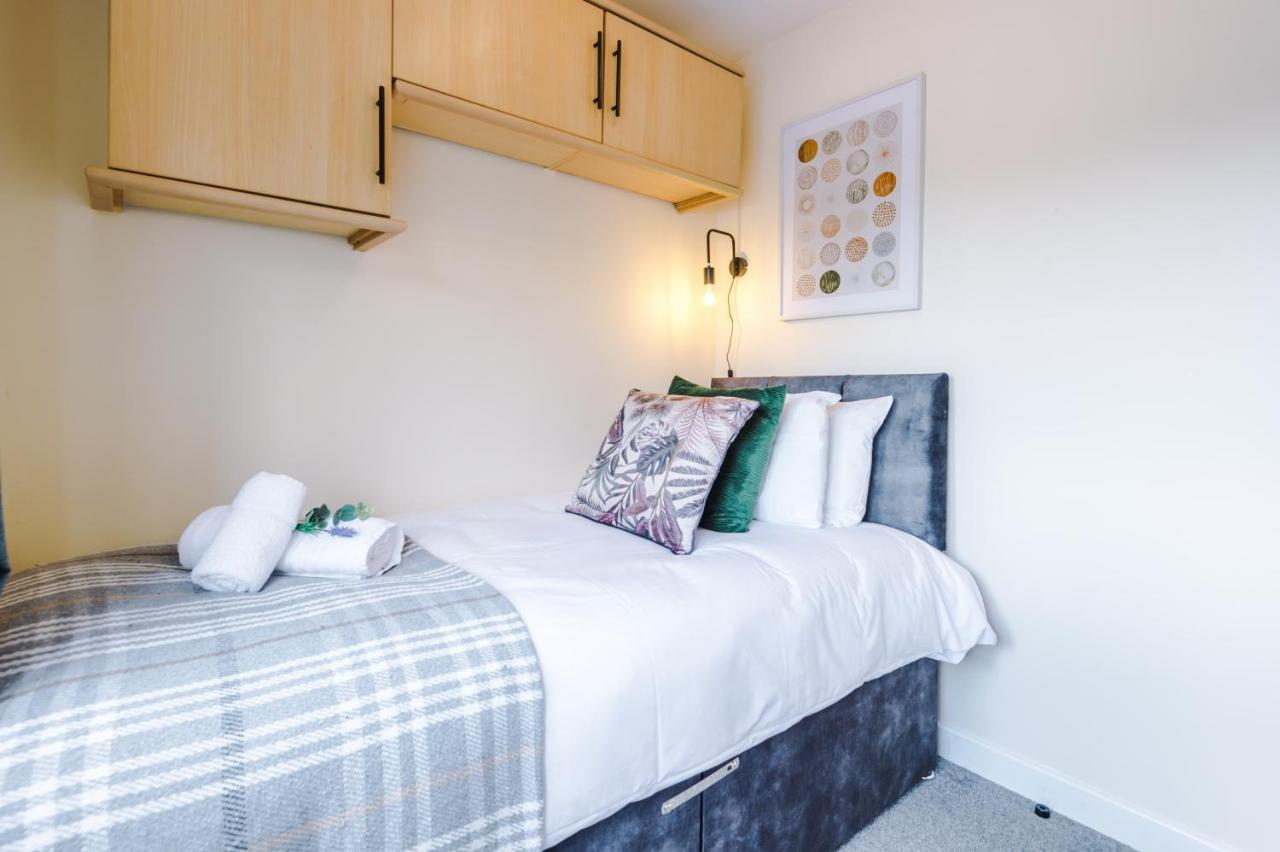 Charming 3-Bed Cottage In Chester, Ideal For Families & Workers, Free Parking - Sleeps 7 ภายนอก รูปภาพ