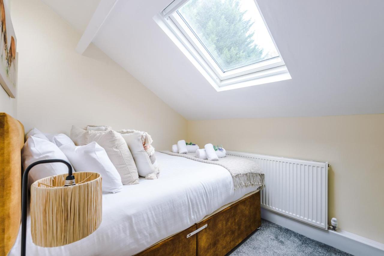 Charming 3-Bed Cottage In Chester, Ideal For Families & Workers, Free Parking - Sleeps 7 ภายนอก รูปภาพ