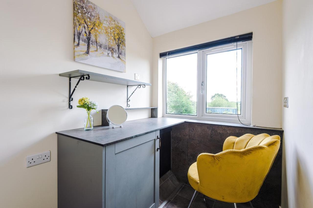 Charming 3-Bed Cottage In Chester, Ideal For Families & Workers, Free Parking - Sleeps 7 ภายนอก รูปภาพ