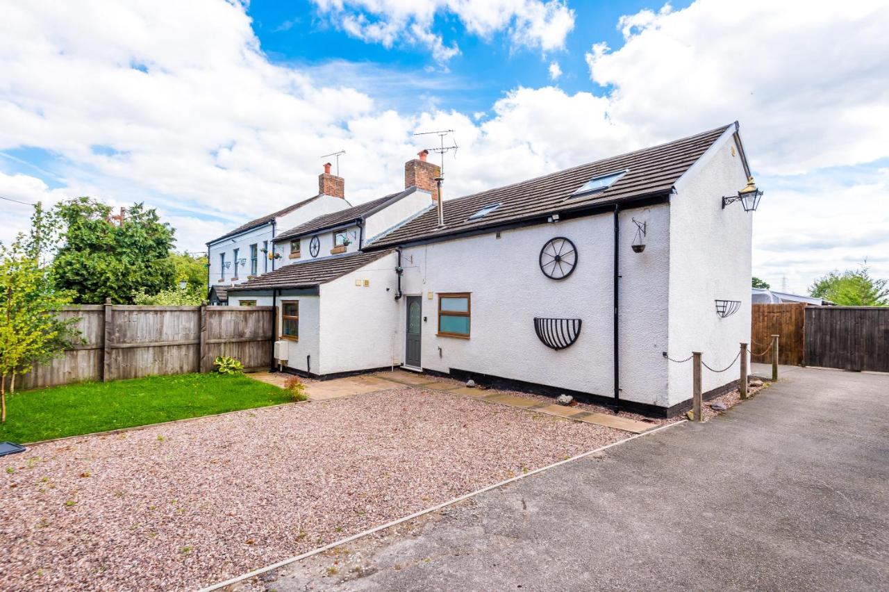 Charming 3-Bed Cottage In Chester, Ideal For Families & Workers, Free Parking - Sleeps 7 ภายนอก รูปภาพ