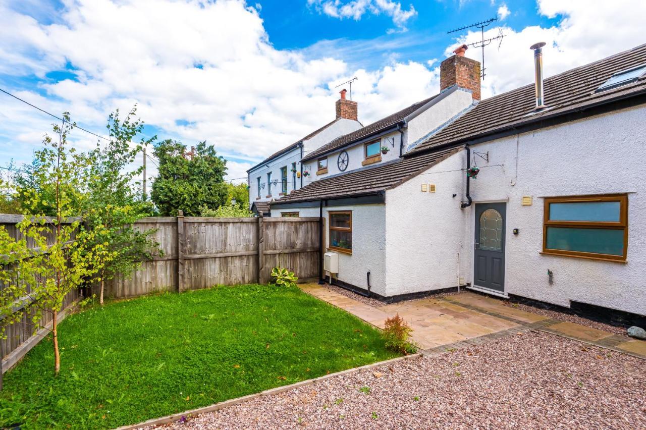 Charming 3-Bed Cottage In Chester, Ideal For Families & Workers, Free Parking - Sleeps 7 ภายนอก รูปภาพ