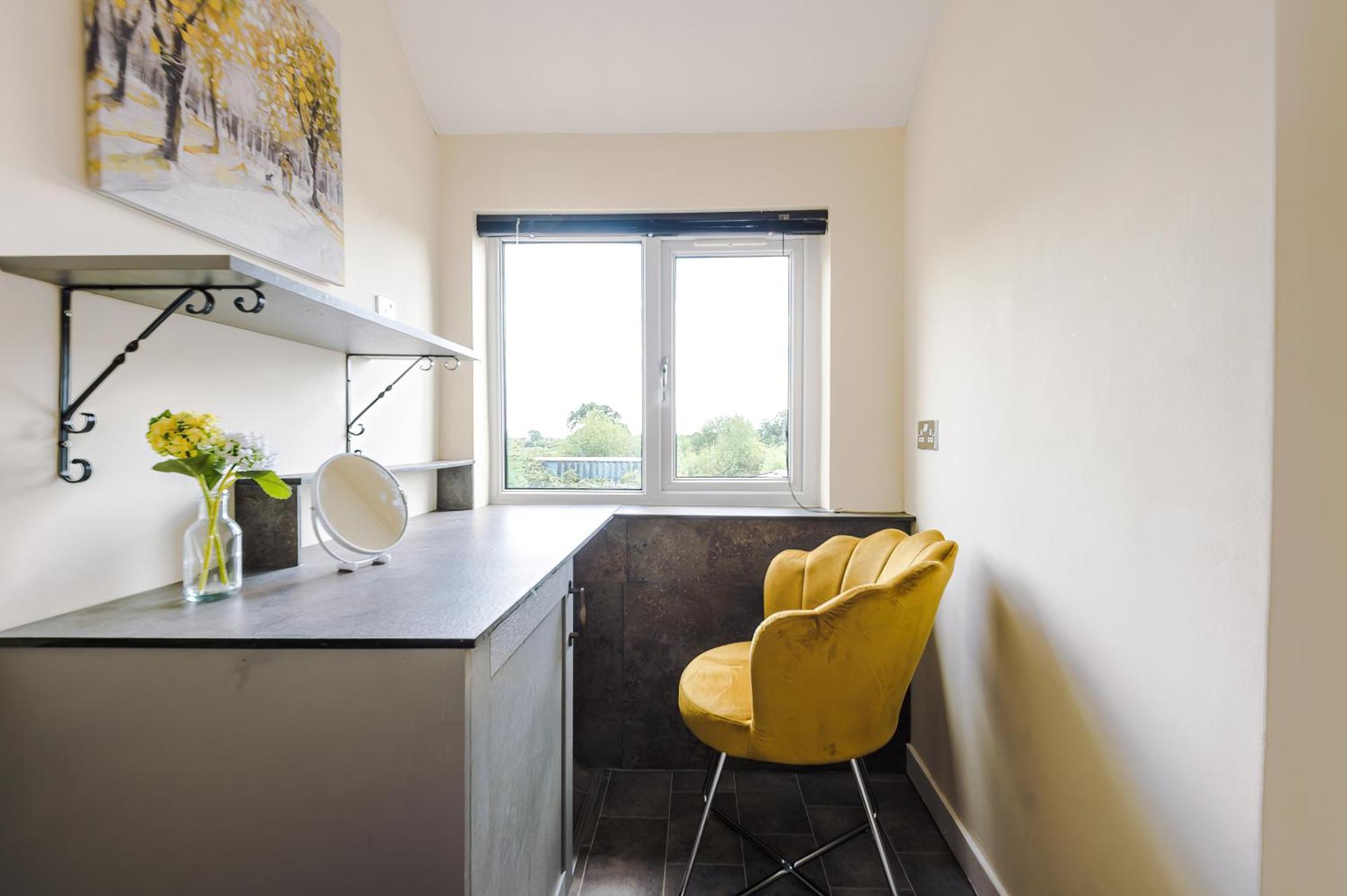 Charming 3-Bed Cottage In Chester, Ideal For Families & Workers, Free Parking - Sleeps 7 ภายนอก รูปภาพ