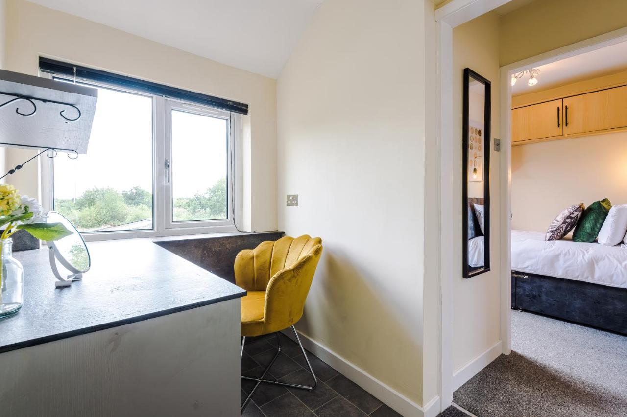 Charming 3-Bed Cottage In Chester, Ideal For Families & Workers, Free Parking - Sleeps 7 ภายนอก รูปภาพ